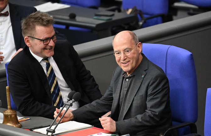 Alterspräsident Gregor Gysi (Die Linke) testete das Podium bereits am 18. März.<span class='image-autor'>Foto: dpa/Bernd von Jutrczenka</span>