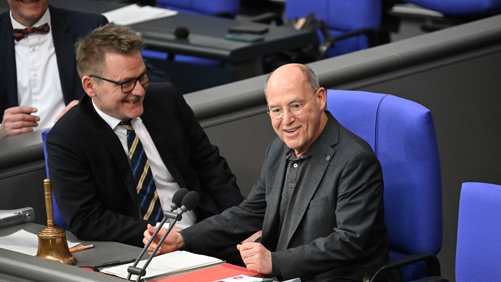 Alterspräsident Gregor Gysi (Die Linke) testete das Podium bereits am 18. März.Foto: dpa/Bernd von Jutrczenka
