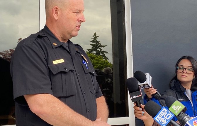 Feuerwehrchef Scott Goldstein hielt eine Pressekonferenz nach der Explosion in Longview.<span class='image-autor'>Foto: Claire Rush/AP/dpa</span>