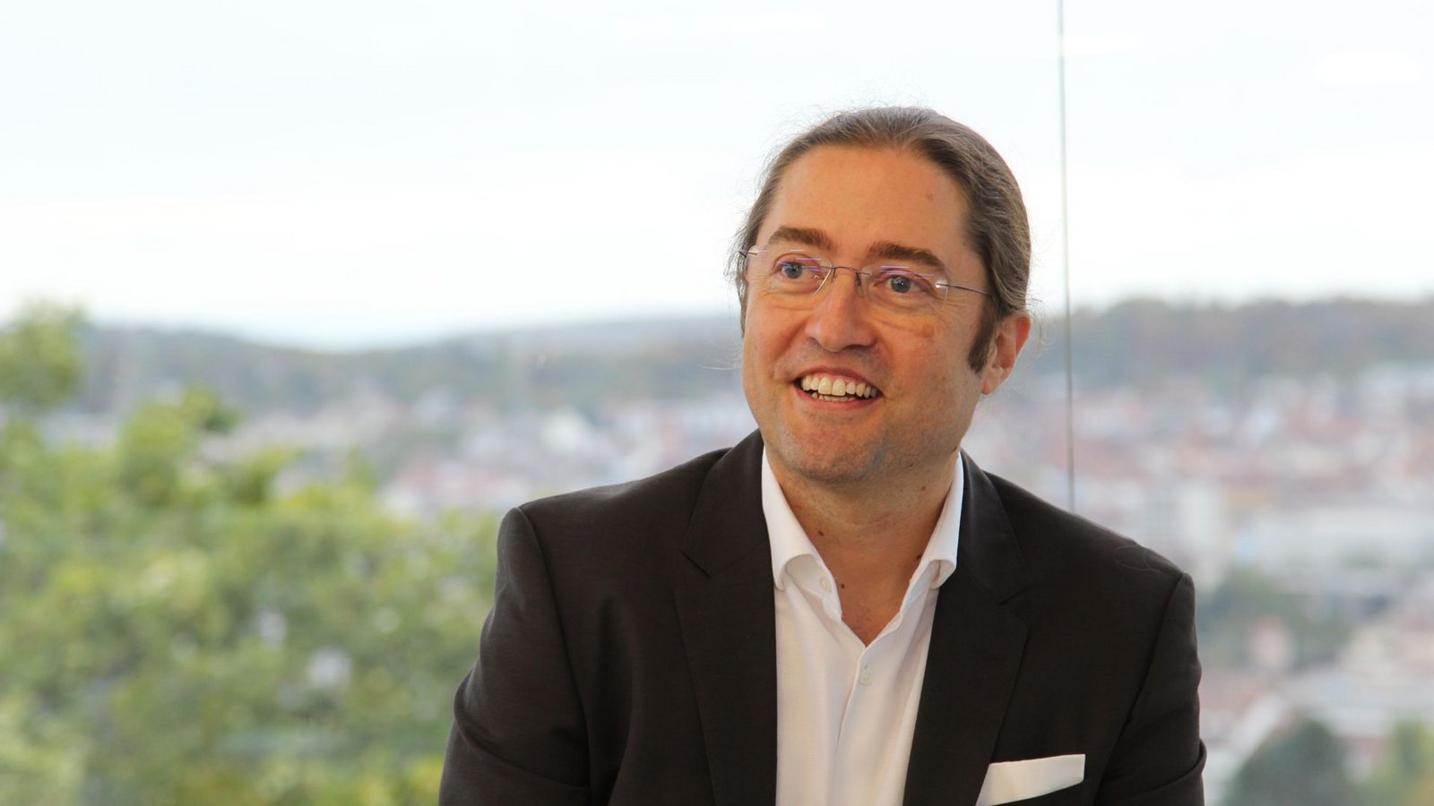 „Luxus ist im Deutschen sehr negativ konnotiert und wird vor allem als verschwenderischer Aufwand wahrgenommen“, sagt Fernando Fastoso.Foto: Hochschule Pforzheim/Axel Grehl
