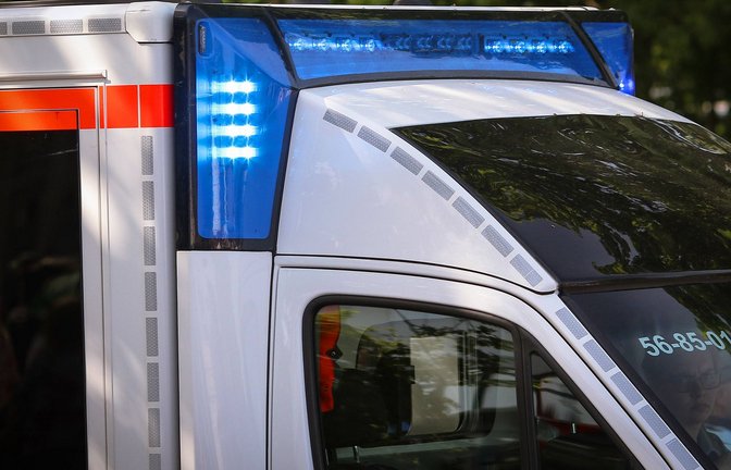 Bei einer Auseinandersetzung in Schwäbisch Gmünd ist am Freitagabend ein Mann schwer verletzt worden (Symbolfoto).<span class='image-autor'>Foto: IMAGO/Maximilian Koch/IMAGO/Maximilian Koch</span>