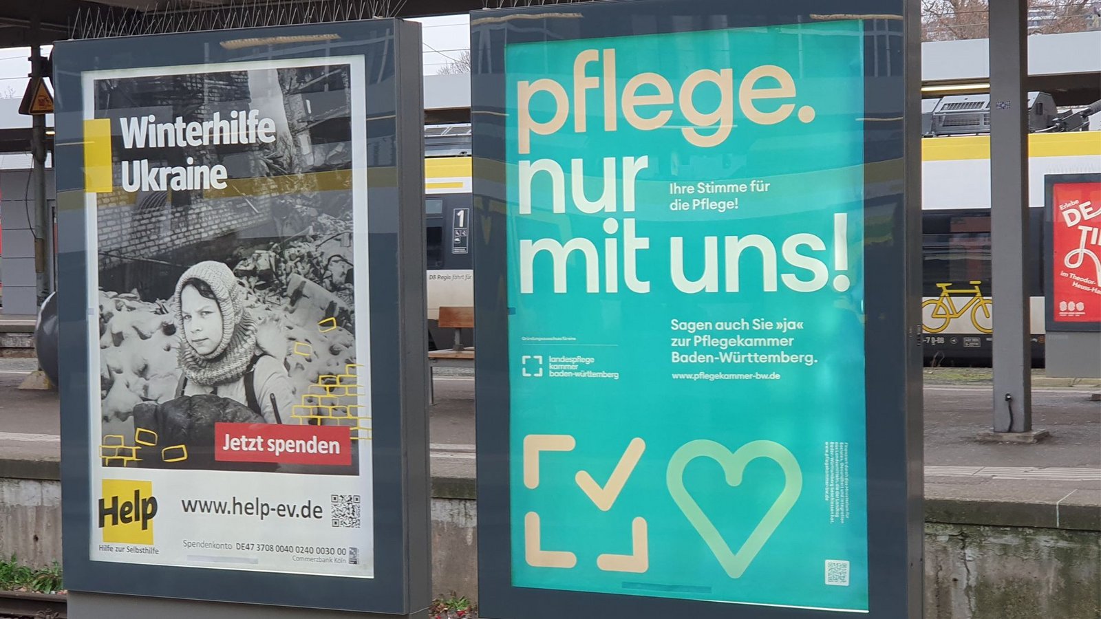 Flächendeckend wirbt der Gründungsausschuss für sein Projekt – hier am Stuttgarter Hauptbahnhof.Foto: dpa/Jens Kalaene Flächendeckend wirbt der Gründungsausschuss für sein Projekt – hier am Stuttgarter Hauptbahnhof.Foto: dpa/Jens Kalaene