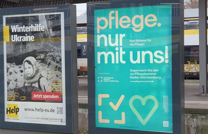 Flächendeckend wirbt der Gründungsausschuss für sein Projekt – hier am Stuttgarter Hauptbahnhof.<span class='image-autor'>Foto: dpa/Jens Kalaene</span>