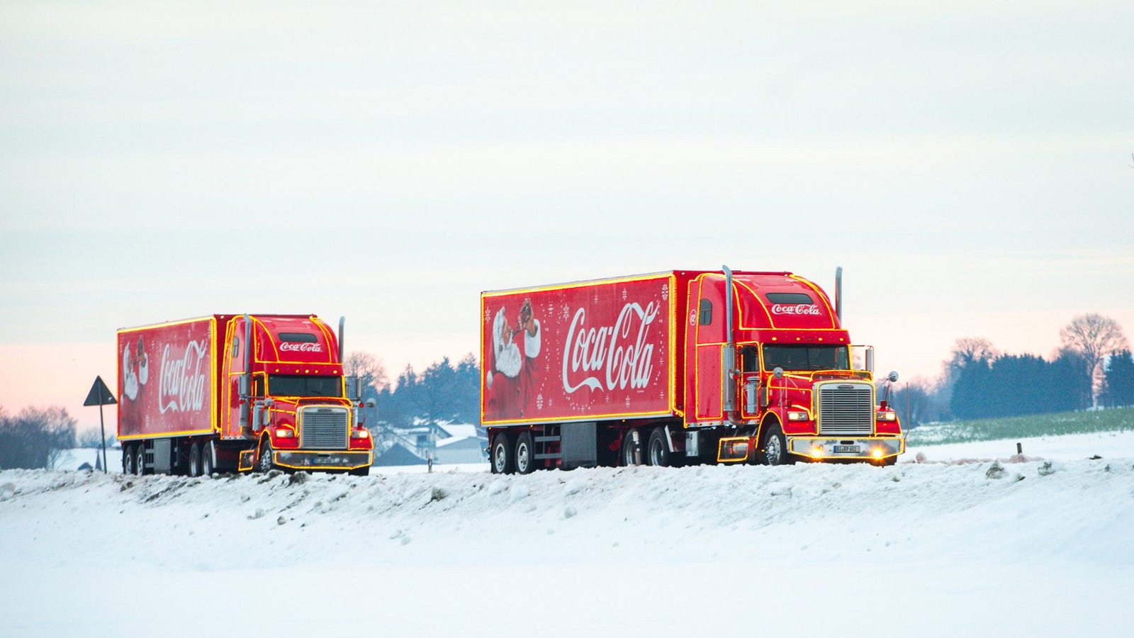 Coca-Cola Trucks am 8.12.2023 in der Nähe von München.Foto: Karl-Josef Hildenbrand/Gero Breloer für Coca-Cola Deutschland GmbH