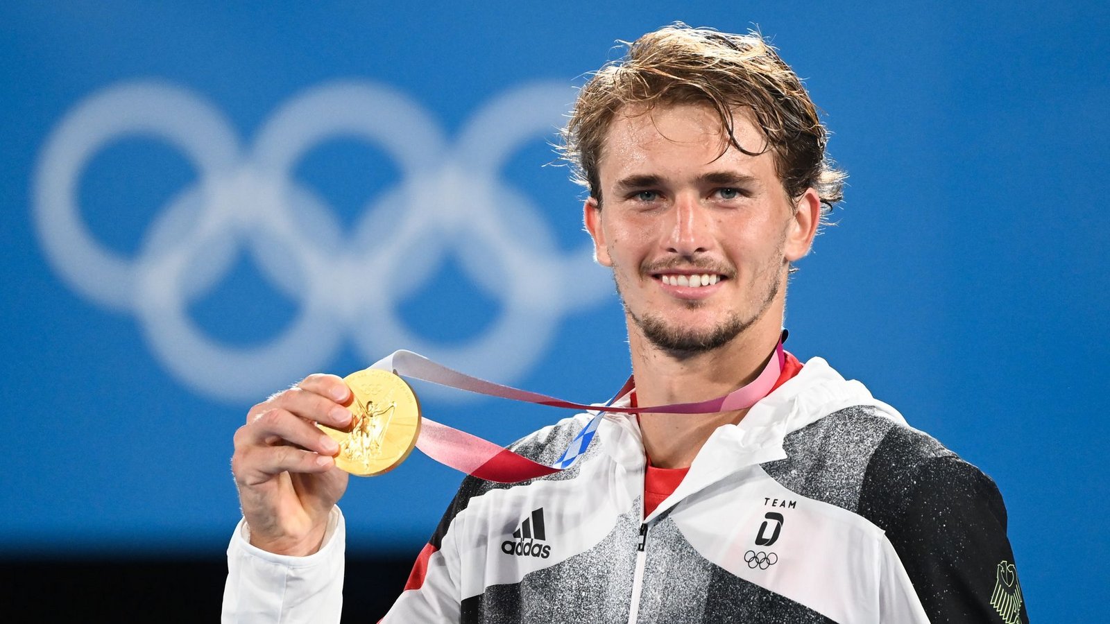 Das Olympiagold 2021 bleibt Zverev für immer. (Archivbild)Foto: Marijan Murat/dpa Das Olympiagold 2021 bleibt Zverev für immer. (Archivbild)Foto: Marijan Murat/dpa