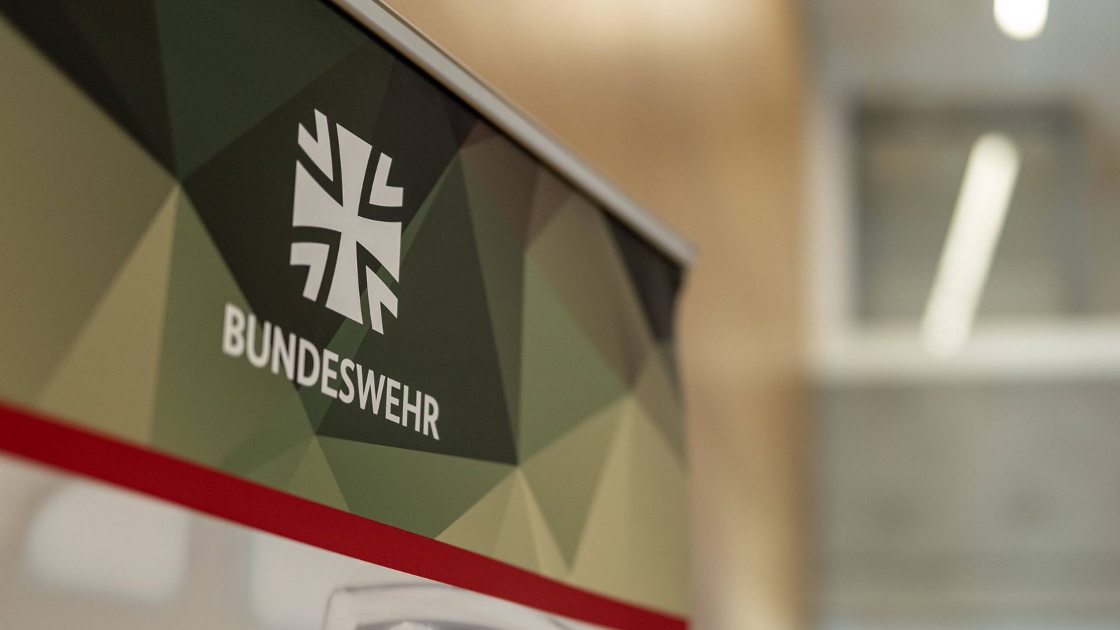 Gerichtsurteil zur Bundeswehr (Symbolbild)Foto: IMAGO/onemorepicture/IMAGO/onemorepicture / Thorsten Wagner Gerichtsurteil zur Bundeswehr (Symbolbild)Foto: IMAGO/onemorepicture/IMAGO/onemorepicture / Thorsten Wagner