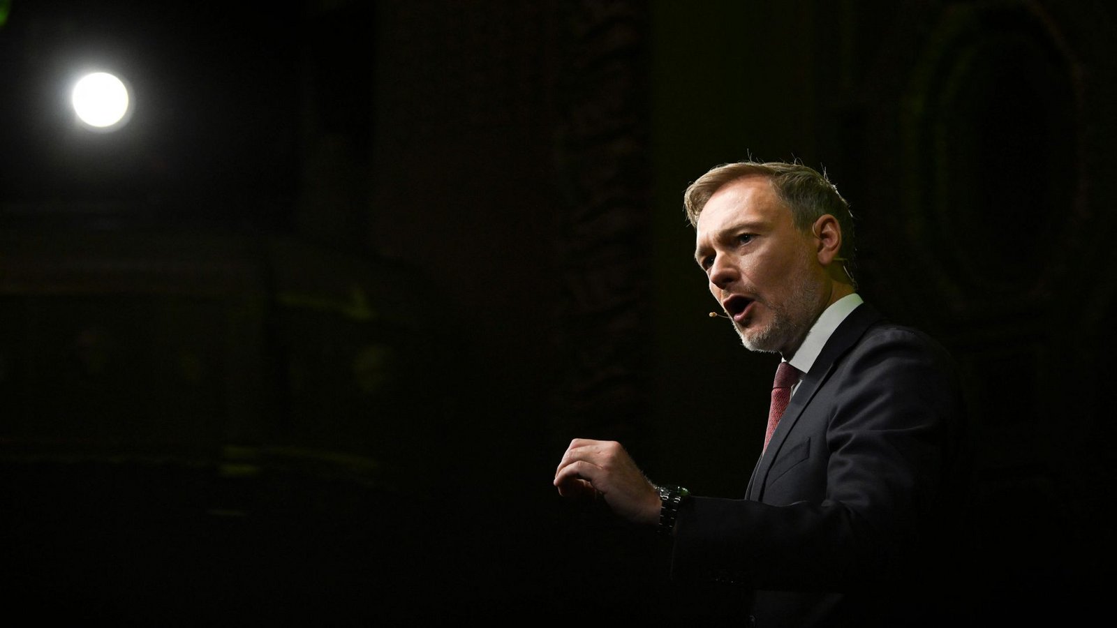 FDP-Chef Christian Lindner auf dem Dreikönigstreffen seiner Partei in Stuttgart: Die Partei gibt sich nicht auf.Foto: AFP/THOMAS KIENZLE FDP-Chef Christian Lindner auf dem Dreikönigstreffen seiner Partei in Stuttgart: Die Partei gibt sich nicht auf.Foto: AFP/THOMAS KIENZLE