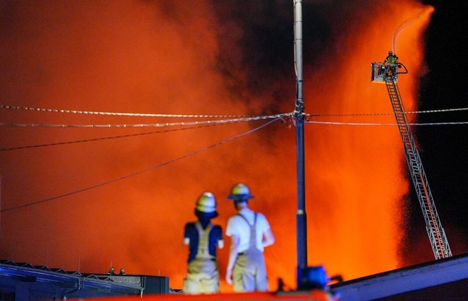 Der Großbrand auf dem Stuttgarter Großmarkt hat einen hohen Schaden hinterlassen. Hätte er früher und besser bekämpft werden können?<span class='image-autor'>Foto: dpa/Enrique Kaczor</span>