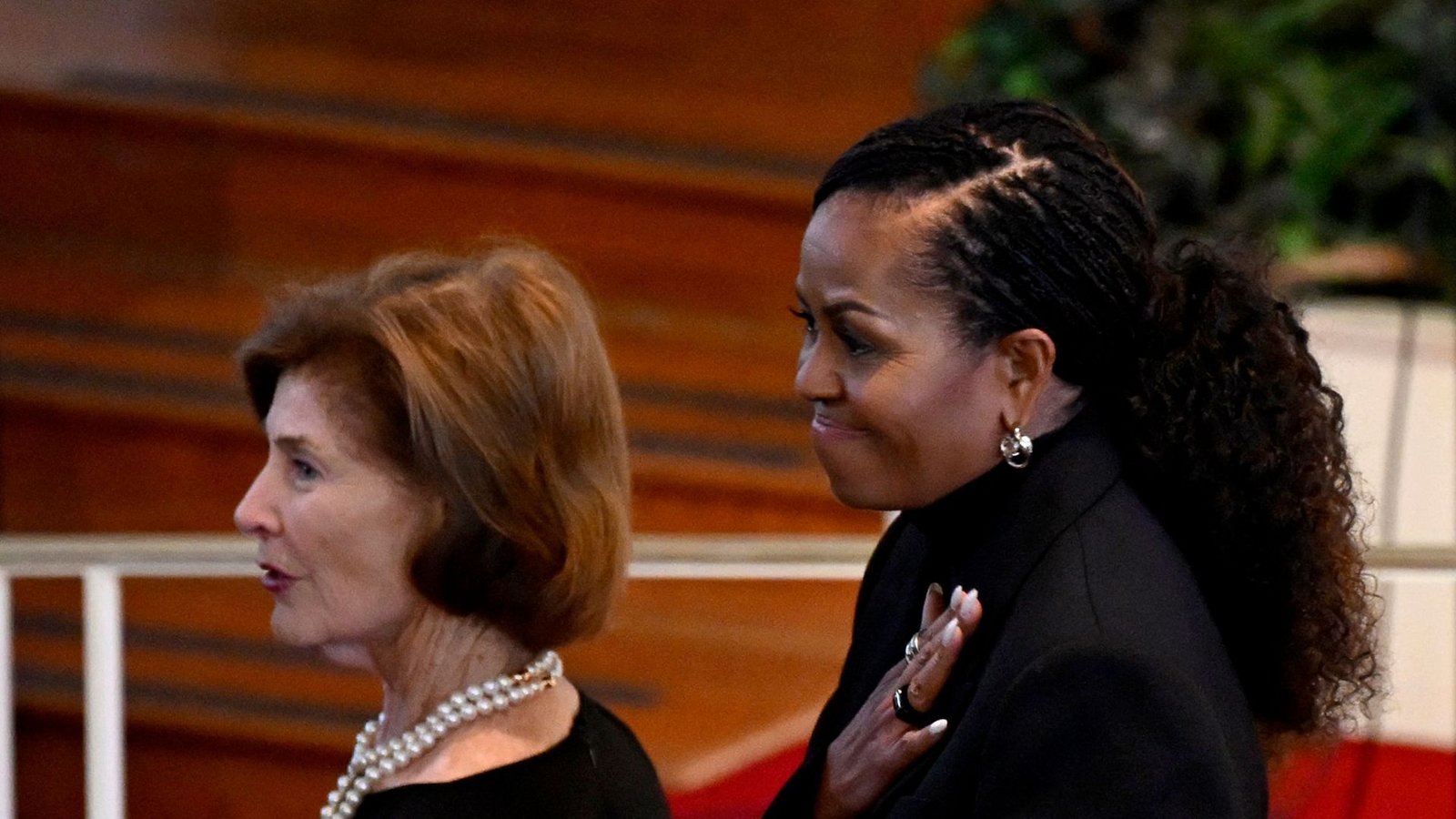 ... und ihre Vorgängerinnen Laura Bush (links) und Michelle Obama.Foto: AFP/ANDREW CABALLERO-REYNOLDS ... und ihre Vorgängerinnen Laura Bush (links) und Michelle Obama.Foto: AFP/ANDREW CABALLERO-REYNOLDS