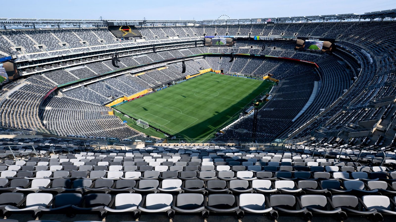 Für Endspiel-Sitze in diesem Stadion wurden über zwei Millionen Dollar verlangt. (Archivbild)Foto: Sven Hoppe/dpa