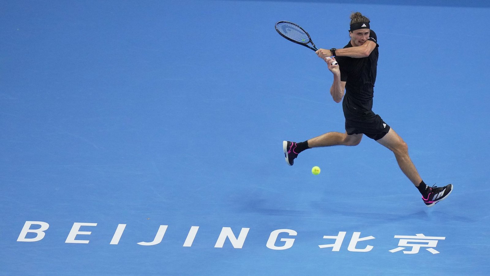 Alexander Zverev ist weiterhin weit weg von seiner TopformFoto: Andy Wong/AP/dpa