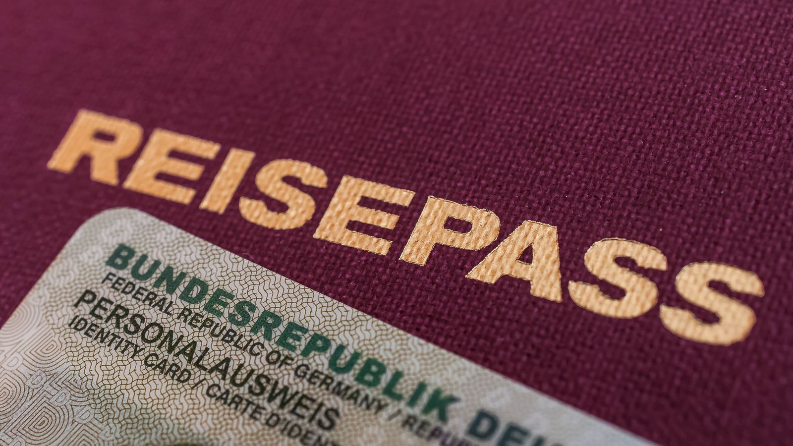 Auf den deutschen Pass müssen Migranten nun länger warten.Foto: IMAGO/Zoonar Auf den deutschen Pass müssen Migranten nun länger warten.Foto: IMAGO/Zoonar