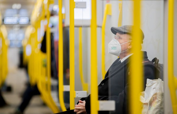 Wer welche Maske im ÖPNV tragen muss, wird von den Ländern teils unterschiedlich geregelt.<span class='image-autor'>Foto: dpa/Christoph Soeder</span>