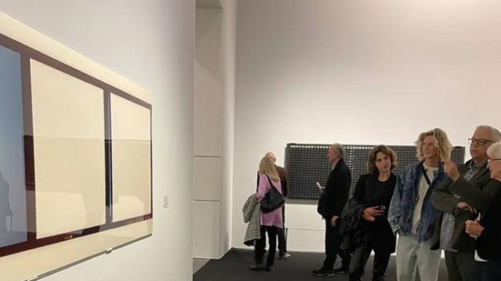 Nikolaus Koliusis (2. von rechts) in der Ausstellung „Hyperimage“ in der Staatsgalerie StuttgartFoto: Atelier Nikolaus Koliusis /Atelier Nikolaus Koliusis