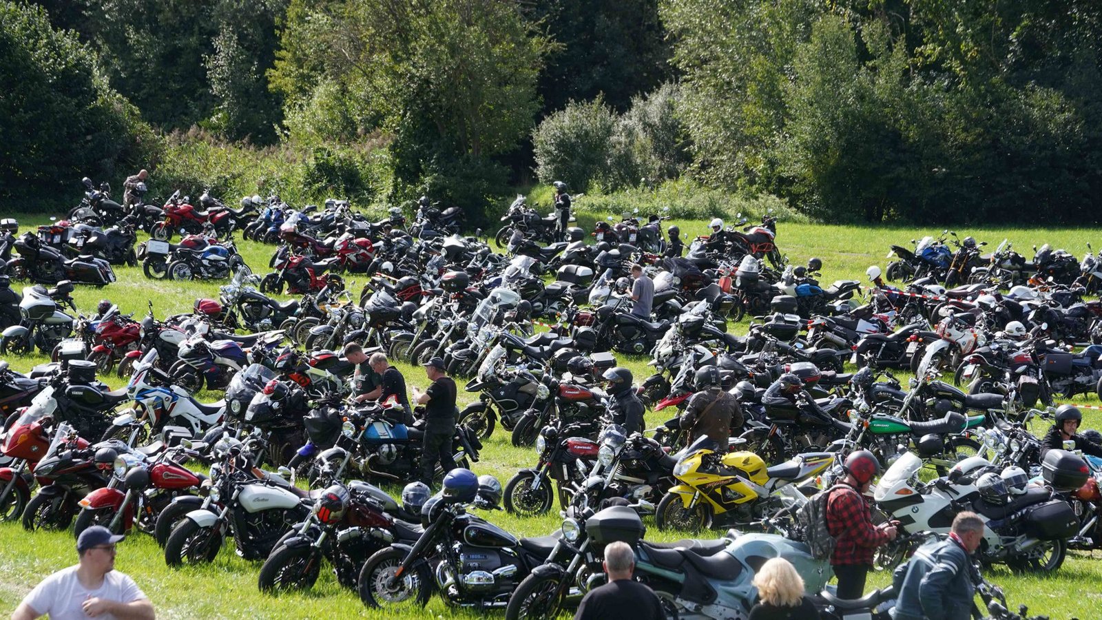 Zum Glemseck 101 sind auch in diesem Jahr wieder tausende Motorradbegeisterte nach Leonberg gekommen.Foto: Andreas Rosar Fotoagentur-Stuttg/Andreas Rosar Fotoagentur-Stuttg