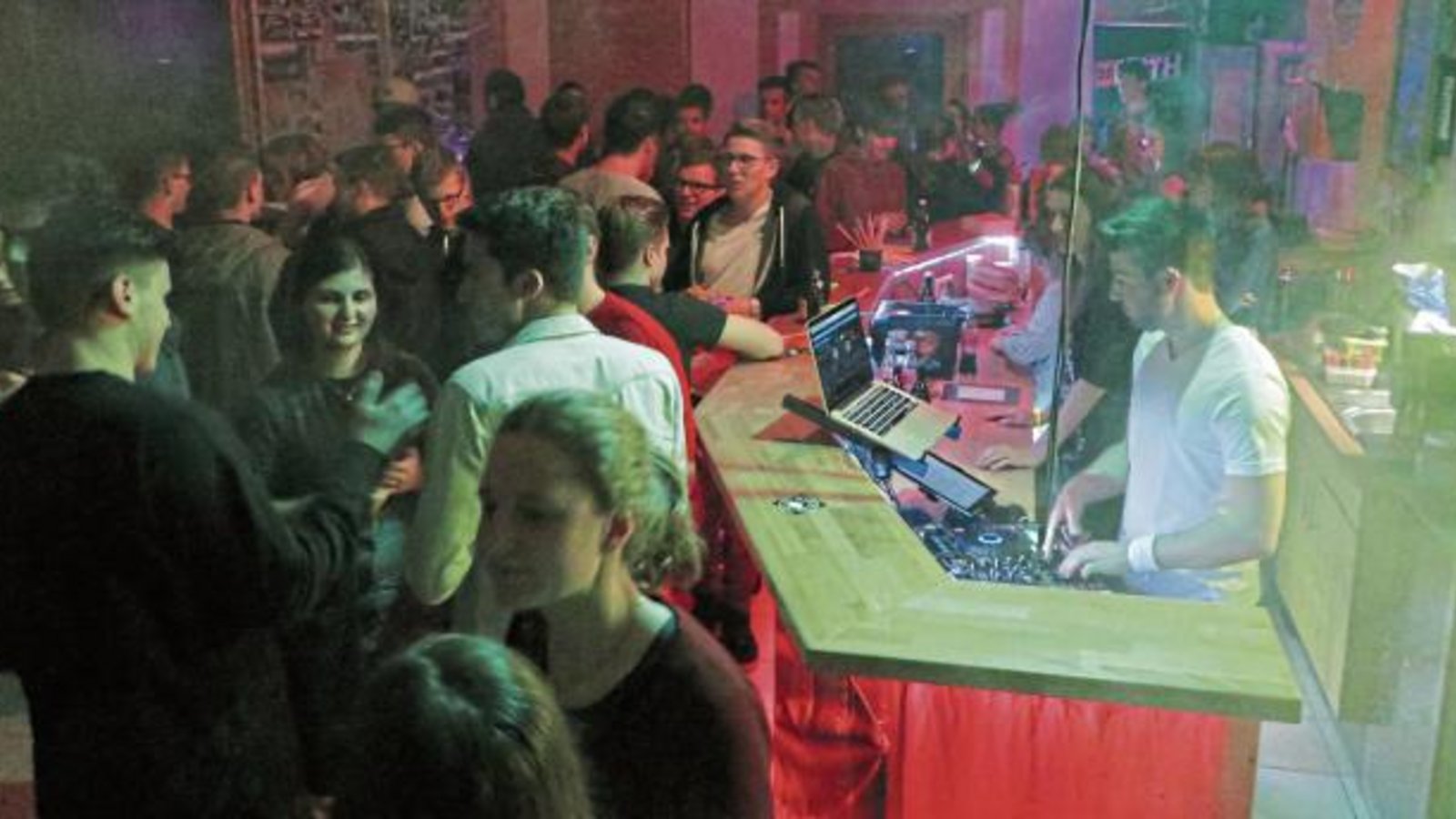 Anstelle eines Nachtreffens zur Jugendfreizeit wurde dieses Mal eine Party gefeiert. Foto: Pfisterer