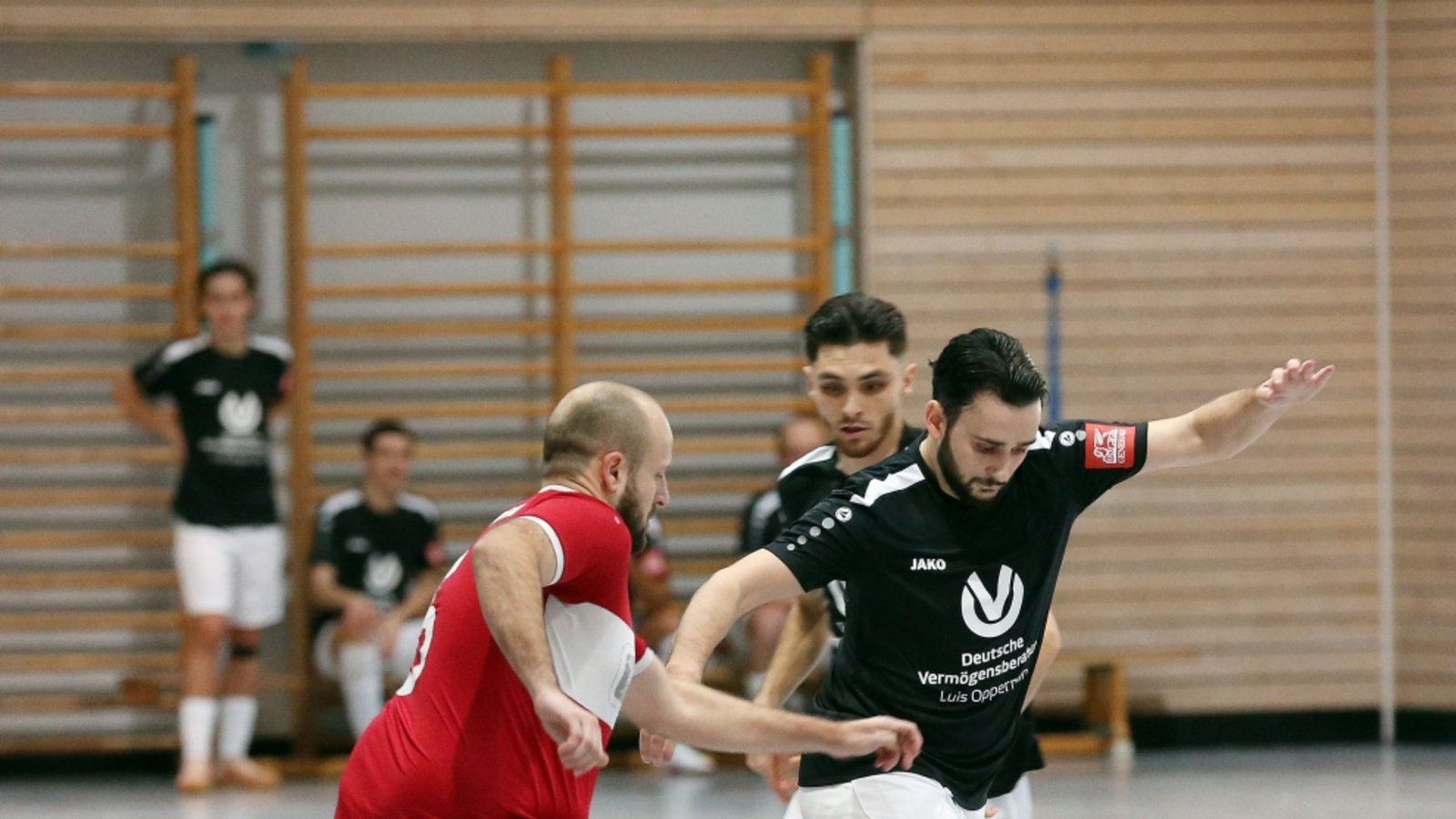 Brezelcup 2024, Fußball, Saison 2024/2025, Männer, Hallenturnier beim TSV Wiernsheim in der Lindenhalle, hier: Spiel mit dem SV Illingen (schwarze Trikots)