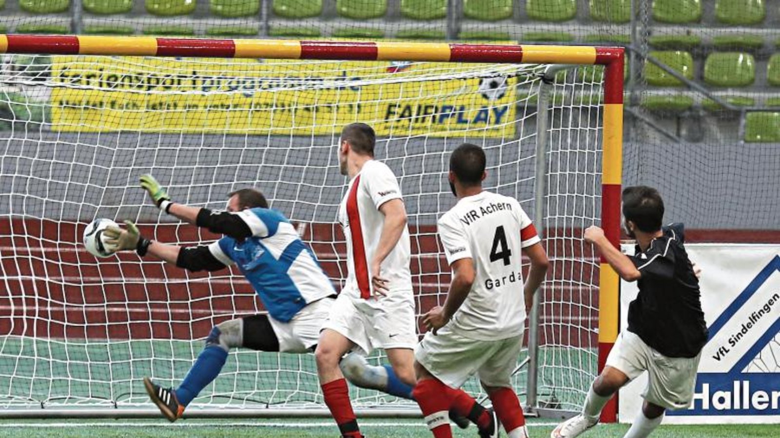 Enzweihingen (rechts Tomas Karabas) war schon 2015 im Glaspalast am Start. Foto: Archiv/Küppers Enzweihingen (rechts Tomas Karabas) war schon 2015 im Glaspalast am Start. Foto: Archiv/Küppers
