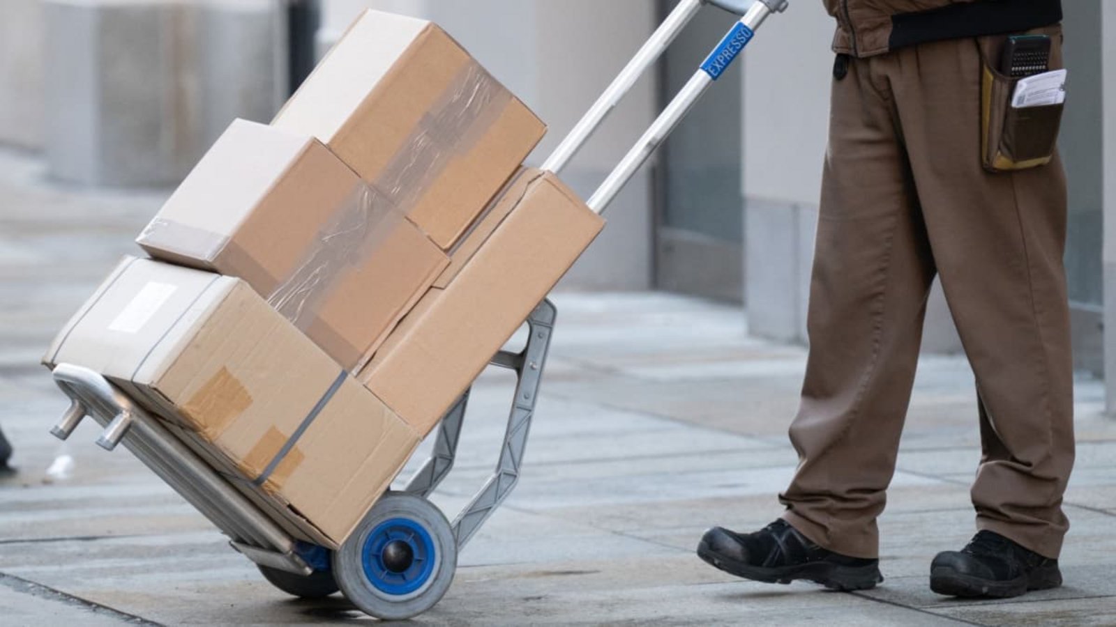 Die EU-Verpackungsverordnung will der Paketflut etwas entgegensetzen. Sie schießt aber übers Ziel hinaus.Sebastian Kahnert/dpa Die EU-Verpackungsverordnung will der Paketflut etwas entgegensetzen. Sie schießt aber übers Ziel hinaus.Sebastian Kahnert/dpa