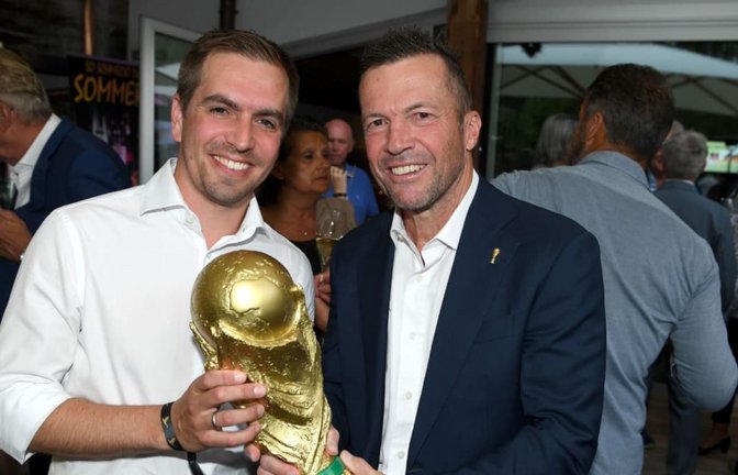 Zwei deutsche Weltmeister-Kapitäne unter sich: Philipp Lahm (li.) und Lothar Matthäus<span class='image-autor'>Wolfgang Breiteneicher/-/dpa</span>