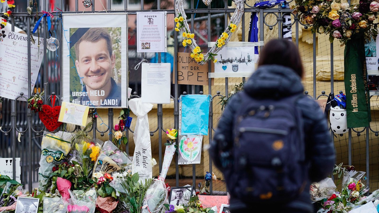 Der Polizist Rouven Laur wurde vor einem Jahr durch einen Messerangriff getötet (Archivbild).Foto: dpa/Uwe Anspach