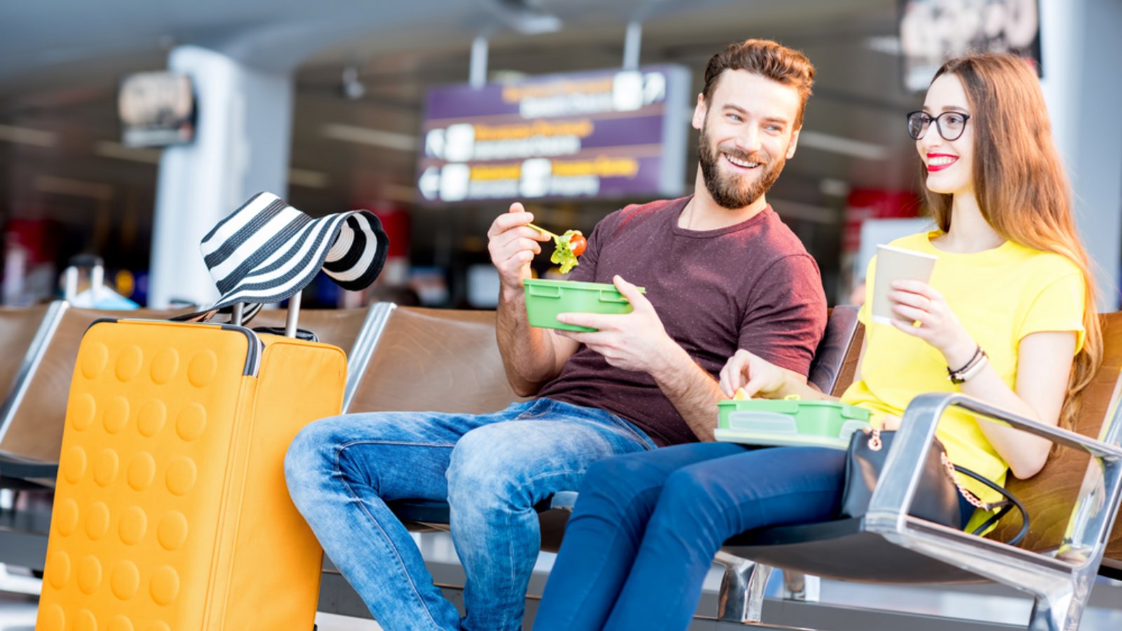 Eigenes Essen ins Flugzeug mitnehmen – Darf ich das?Foto: RossHelen / shutterstock.com Eigenes Essen ins Flugzeug mitnehmen – Darf ich das?Foto: RossHelen / shutterstock.com