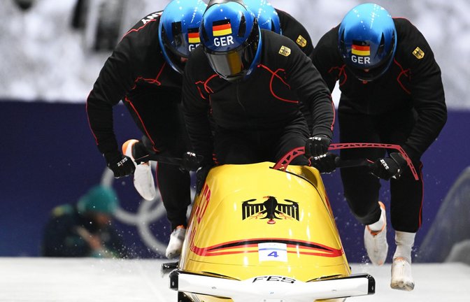 Das Team von Adam Ammour beim Viererbob-Training in Cortina d’Ampezzo.<span class='image-autor'>Foto: Robert Michael/dpa</span>