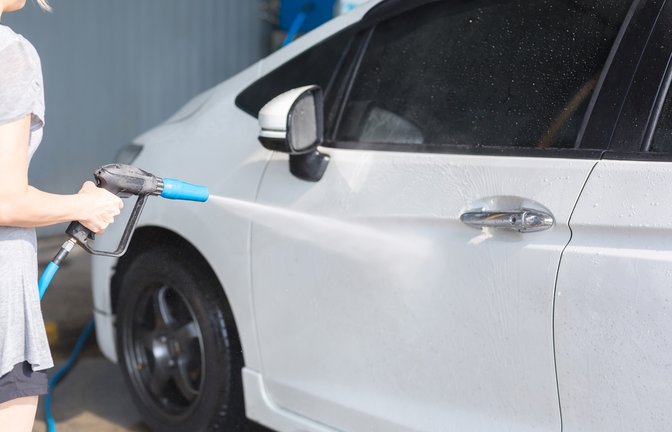 Der 1. Mai eignet sich nicht zum Autowaschen.<span class='image-autor'>Foto: LittlePigPower / shutterstock.com</span>