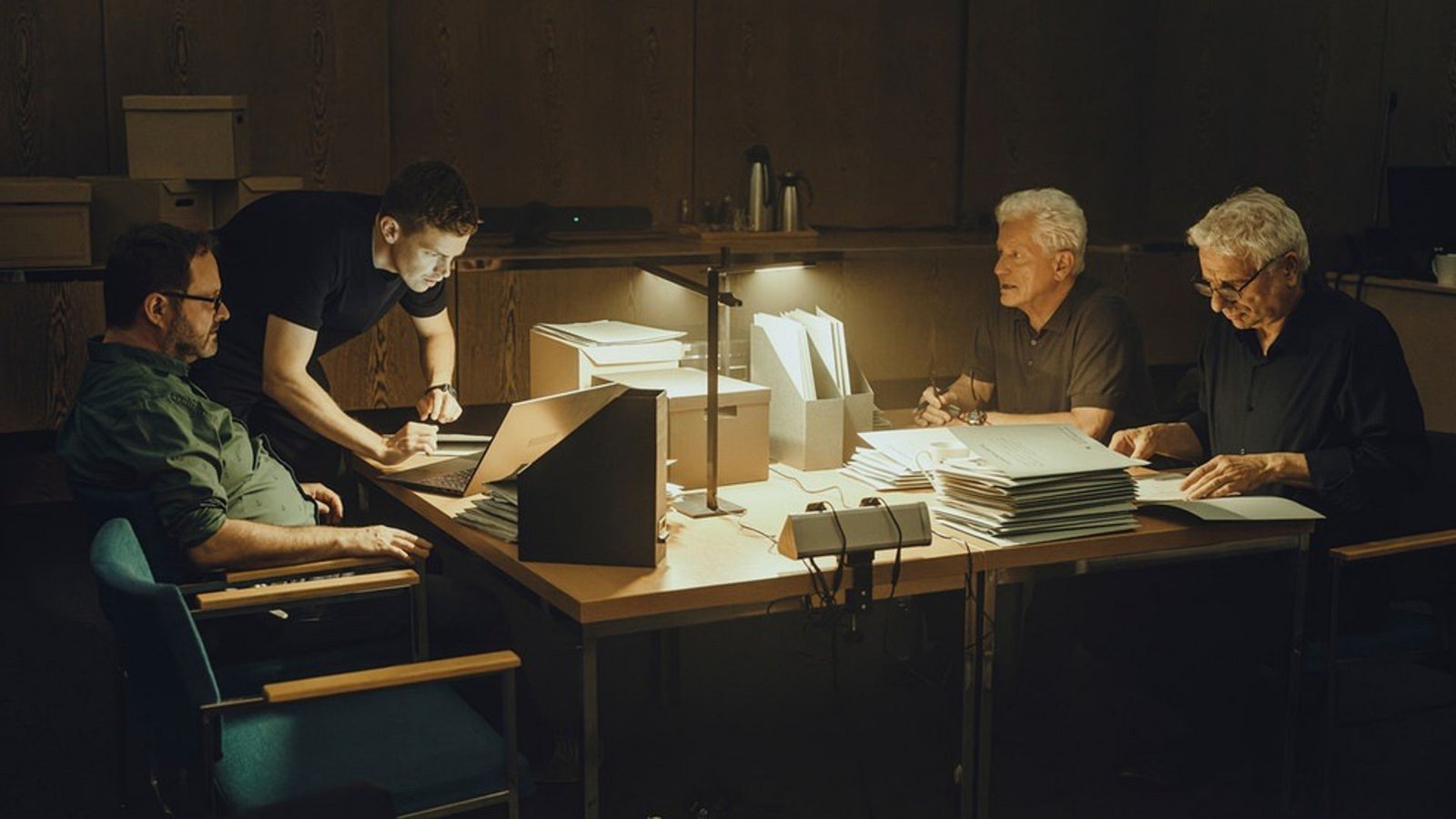 Wie in alten Zeiten: Vier Tage vor der Pensionierung kommt ein rätselhafter Fall auf den Tisch.Foto: BR/Hendrik Heiden