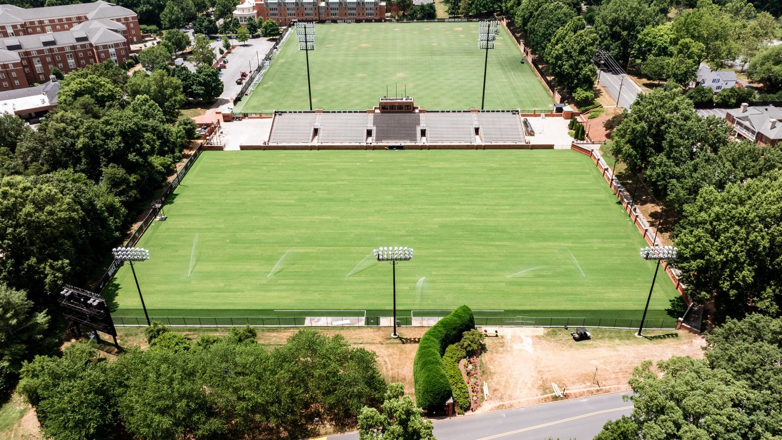 Der DFB-Tross bezieht sein WM-Quartier in North Carolina.Foto: -/Wake Forest Athletics/DFB/dpa Der DFB-Tross bezieht sein WM-Quartier in North Carolina.Foto: -/Wake Forest Athletics/DFB/dpa
