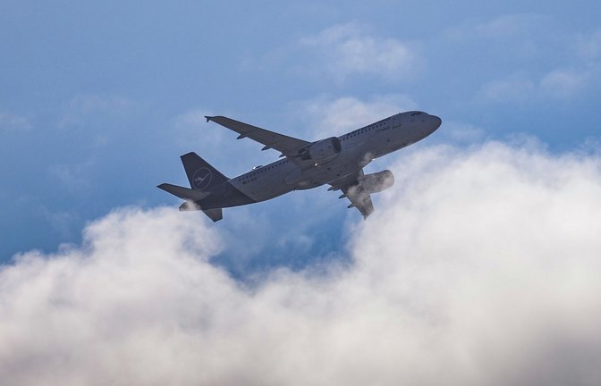 Das Flugzeug musste nach Frankfurt zurückkehren. (Symbolbild)<span class='image-autor'>Foto: dpa/Robert Michael</span>