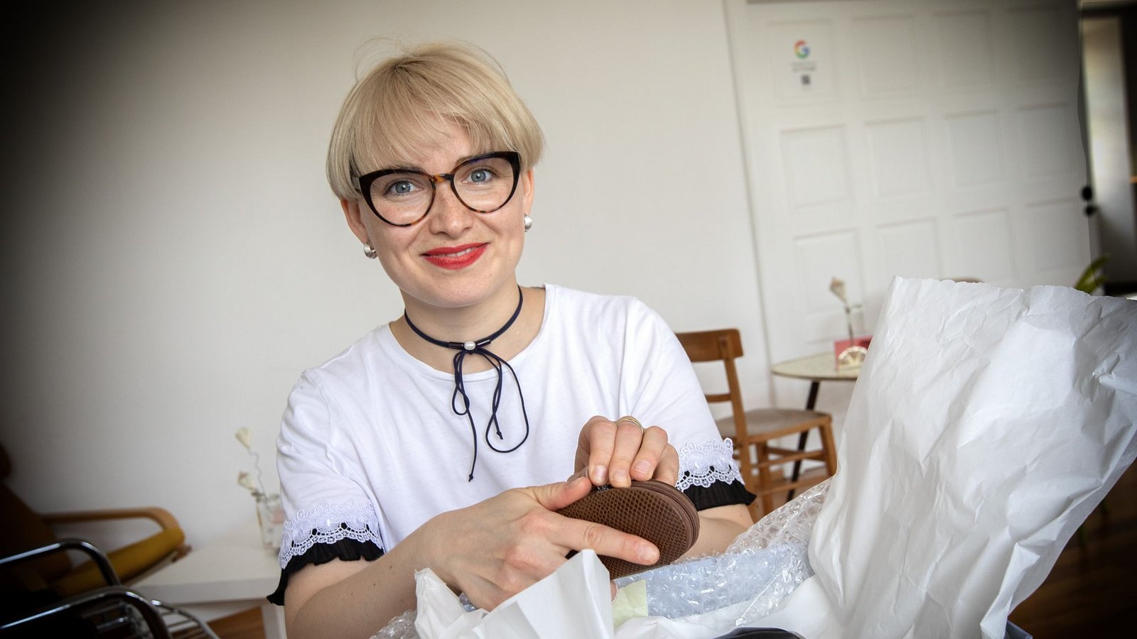 Katarina Sribnytska hat sieben Dinge eingepackt, die ihr wichtig sind. Es sind Erinnerungen.Foto: Horst Rudel Katarina Sribnytska hat sieben Dinge eingepackt, die ihr wichtig sind. Es sind Erinnerungen.Foto: Horst Rudel