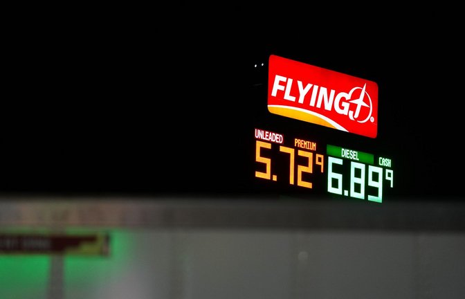 US-Benzinpreis steigt weiter an. (Archivbild)<span class='image-autor'>Foto: Jenny Kane/AP/dpa</span>