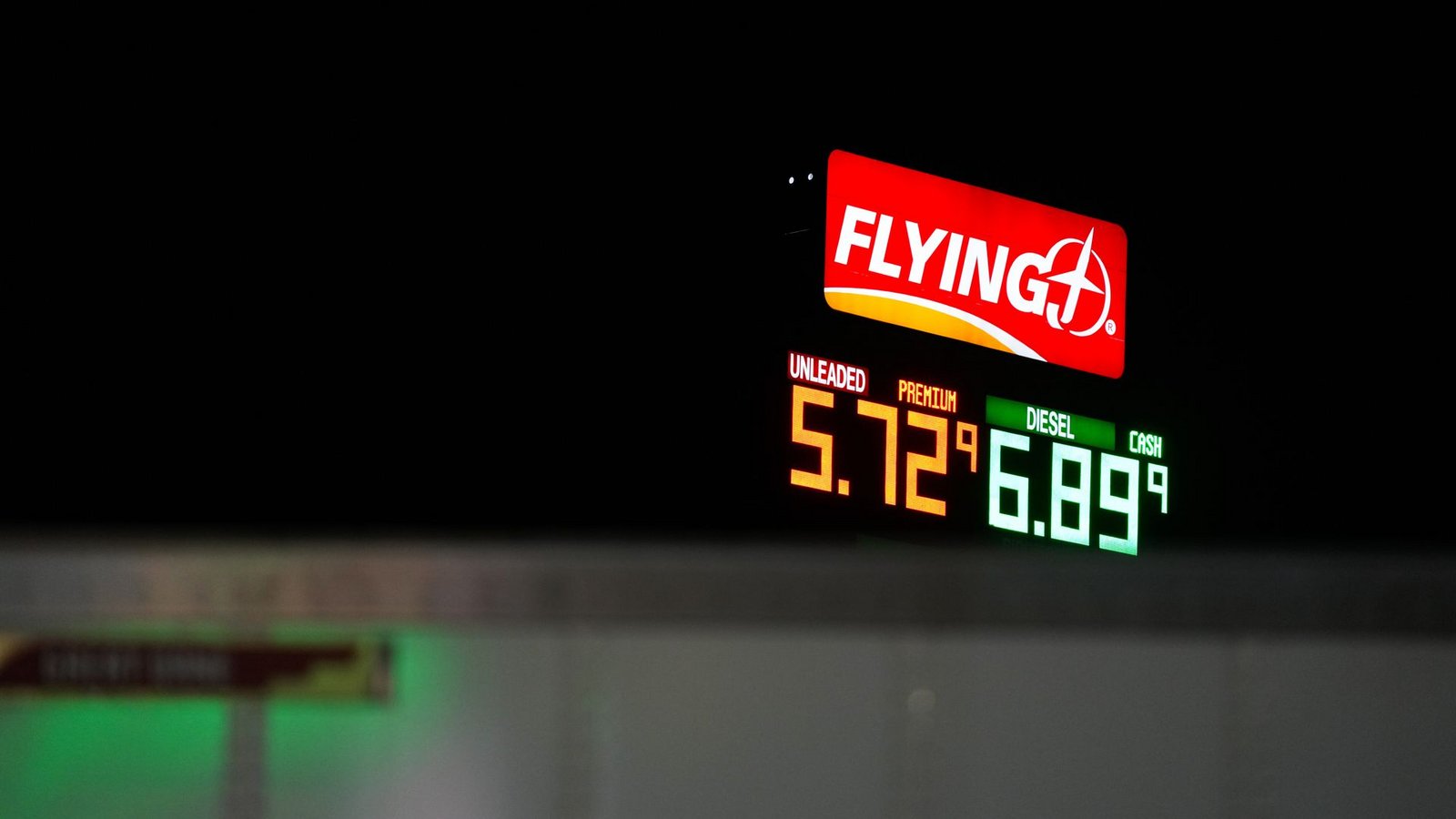 US-Benzinpreis steigt weiter an. (Archivbild)Foto: Jenny Kane/AP/dpa