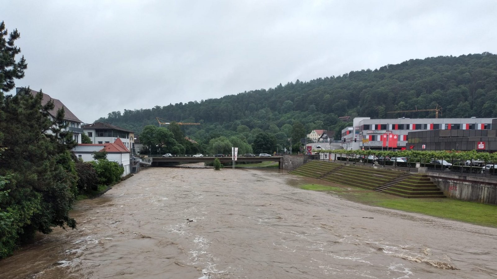 Das Wasser des Neckars hat die Turnierwiese in Horb überschwemmt.Foto: Ganswind Das Wasser des Neckars hat die Turnierwiese in Horb überschwemmt.Foto: Ganswind