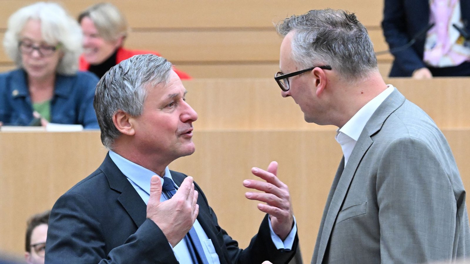 FDP-Landeschef Hans-Ulrich Rülke im Gespräch mit Grünen-Fraktionschef Andreas Schwarz.Foto: dpa/Bernd Weißbrod FDP-Landeschef Hans-Ulrich Rülke im Gespräch mit Grünen-Fraktionschef Andreas Schwarz.Foto: dpa/Bernd Weißbrod