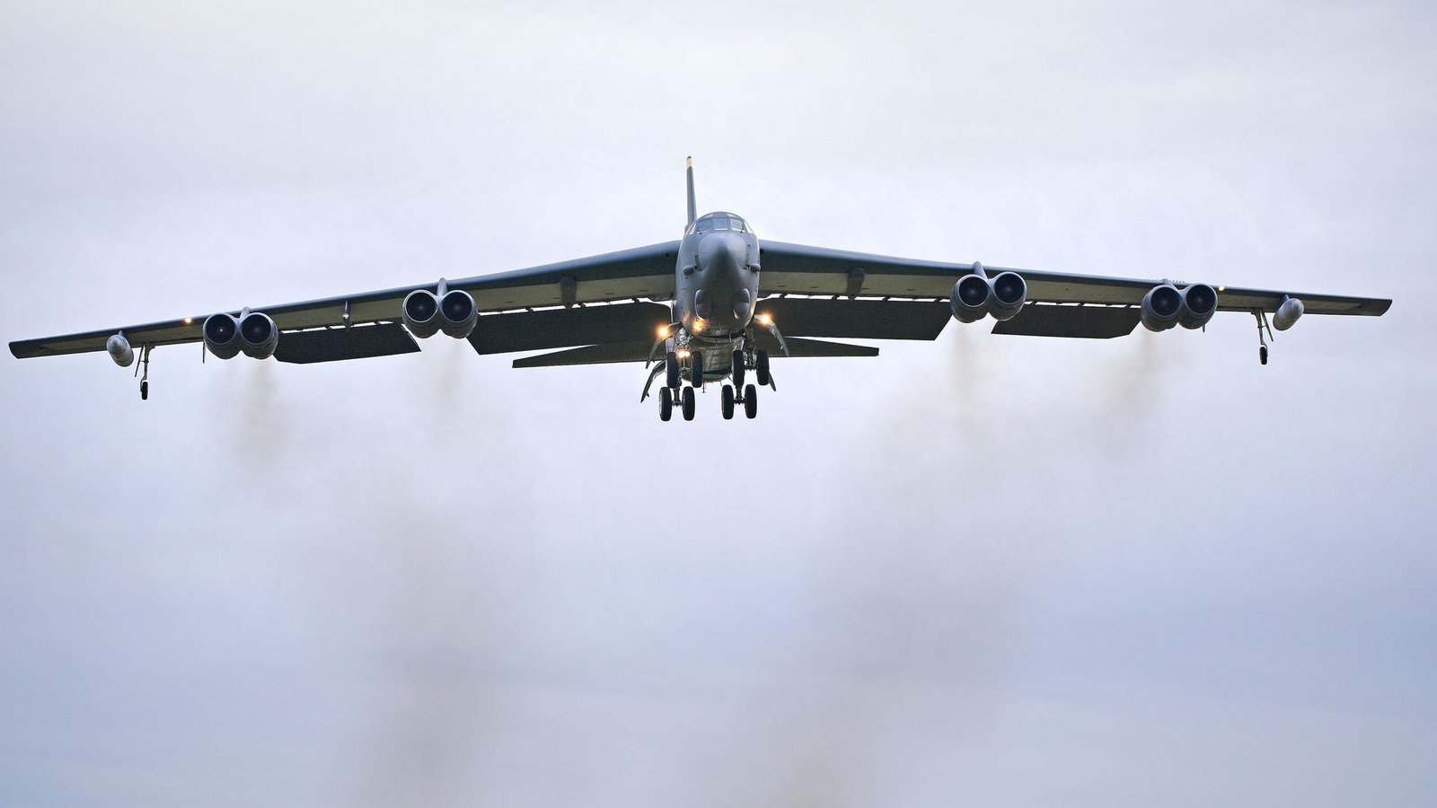 B-52-Bomer stürzt in Kalifornien ab. (Symbolbild)Foto: Ben Birchall/PA Wire/dpa