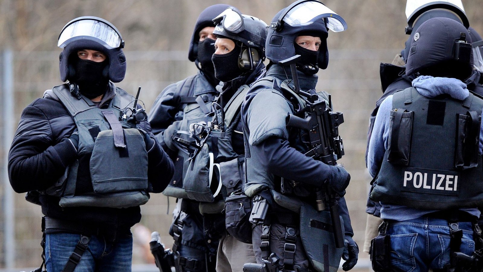 Spezialkräfte der Polizei waren am Samstag in Karlsruhe im Einsatz (Symbolbild).Foto: Marius Becker/dpa/Marius Becker
