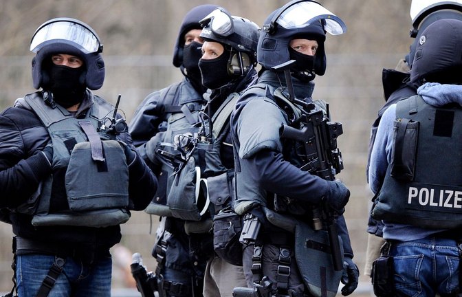 Spezialkräfte der Polizei waren am Samstag in Karlsruhe im Einsatz (Symbolbild).<span class='image-autor'>Foto: Marius Becker/dpa/Marius Becker</span>