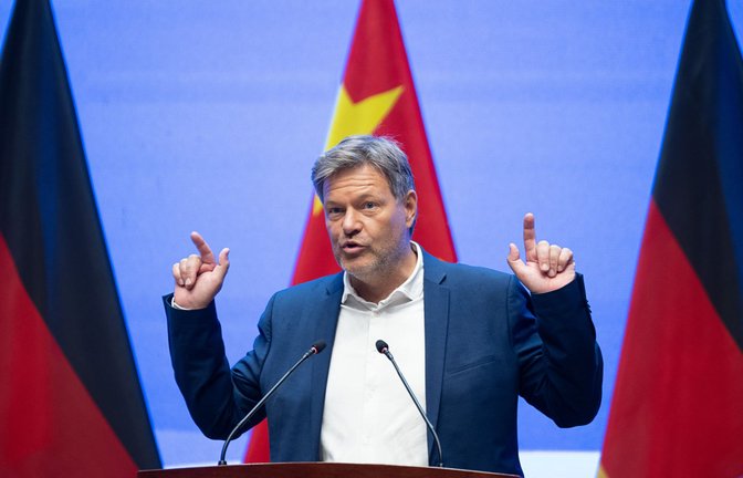Wirtschaftsminister Robert Habeck bei einer Rede in Hangzhou<span class='image-autor'>Foto: dpa/Sebastian Christoph Gollnow</span>