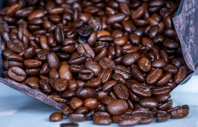 Kunden bekommen Kaffee wieder etwas günstiger. (Symbolbild)<span class='image-autor'>Foto: Jens Büttner/dpa</span>
