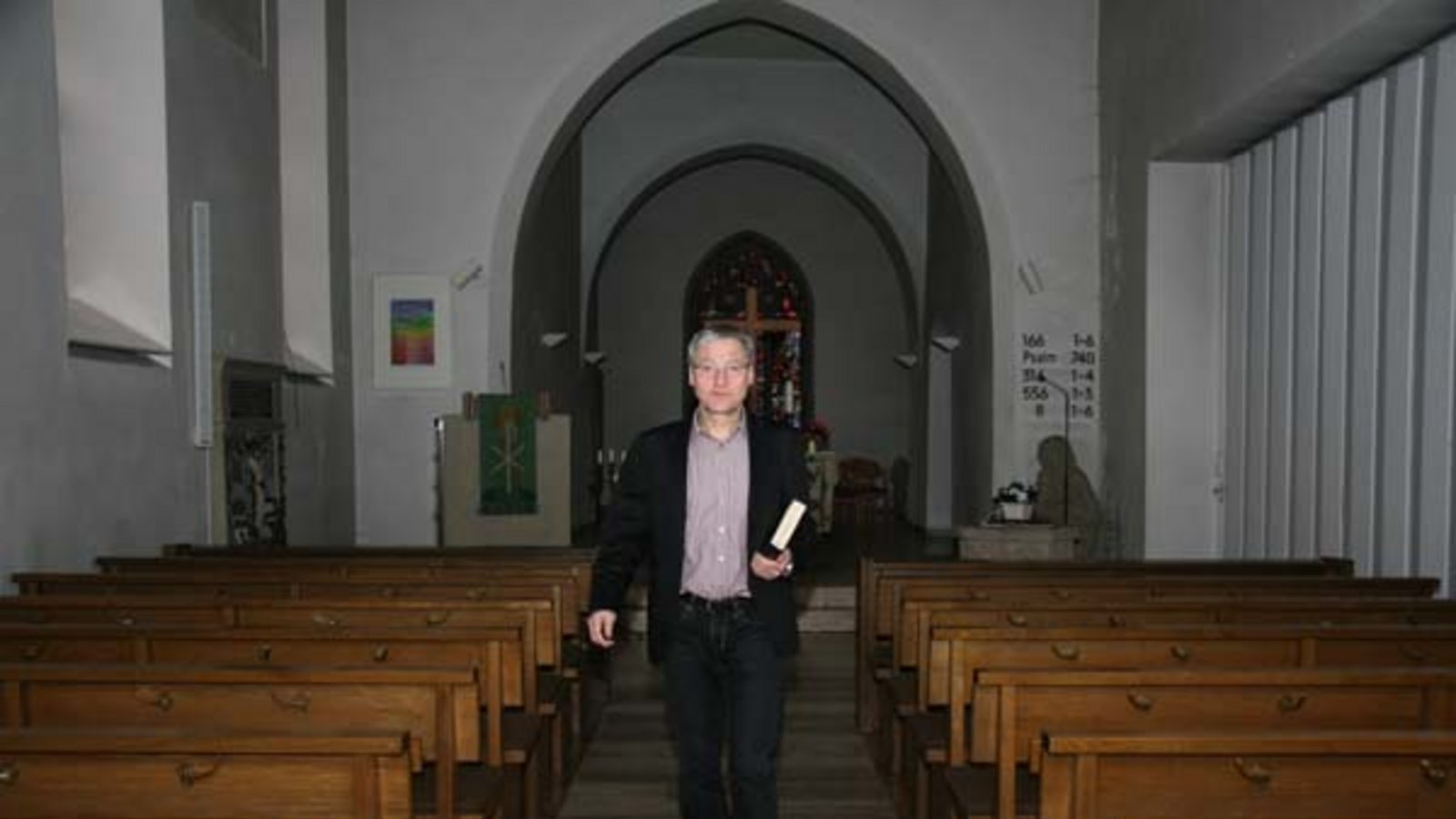 Eberhard Theilig in der Hochdorfer Michaelskirche. Foto: Rücker