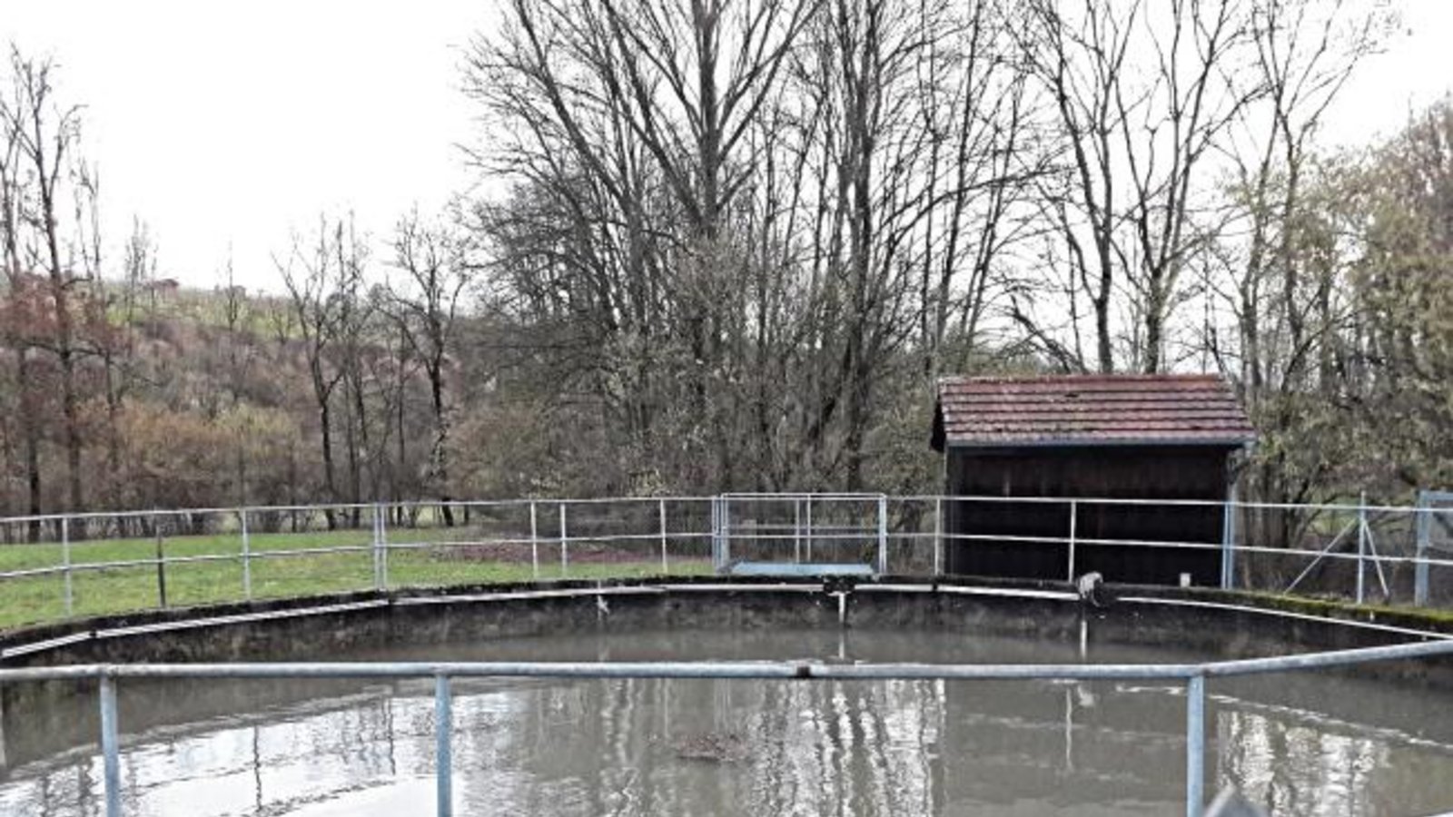 Die Regenüberlaufbecken – hier im Kreuzbachtal – laufen bei Regen in der Regel nicht über, aber voll.  Foto: Rücker