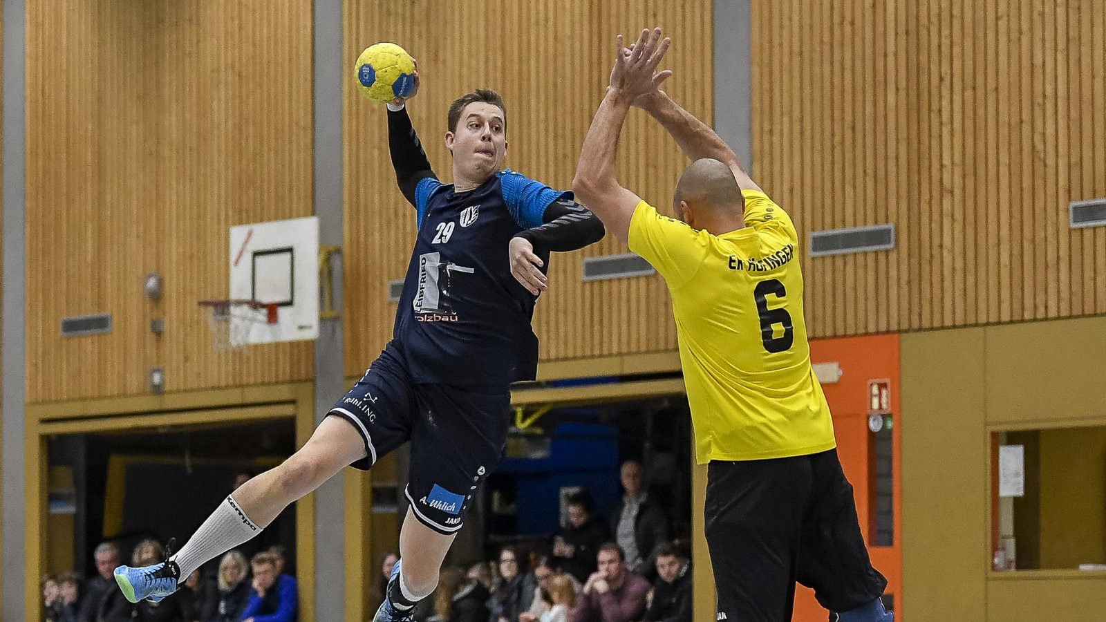 Abgehoben und eingenetzt. Nach diesem Schema möchte Hannes Staiger (links) mit dem CVJM Enzweihingen erfolgreich sein. Foto: Leitner