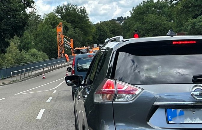 Baustelle wegen Brückeprüfung auf der B10. Foto: Mross