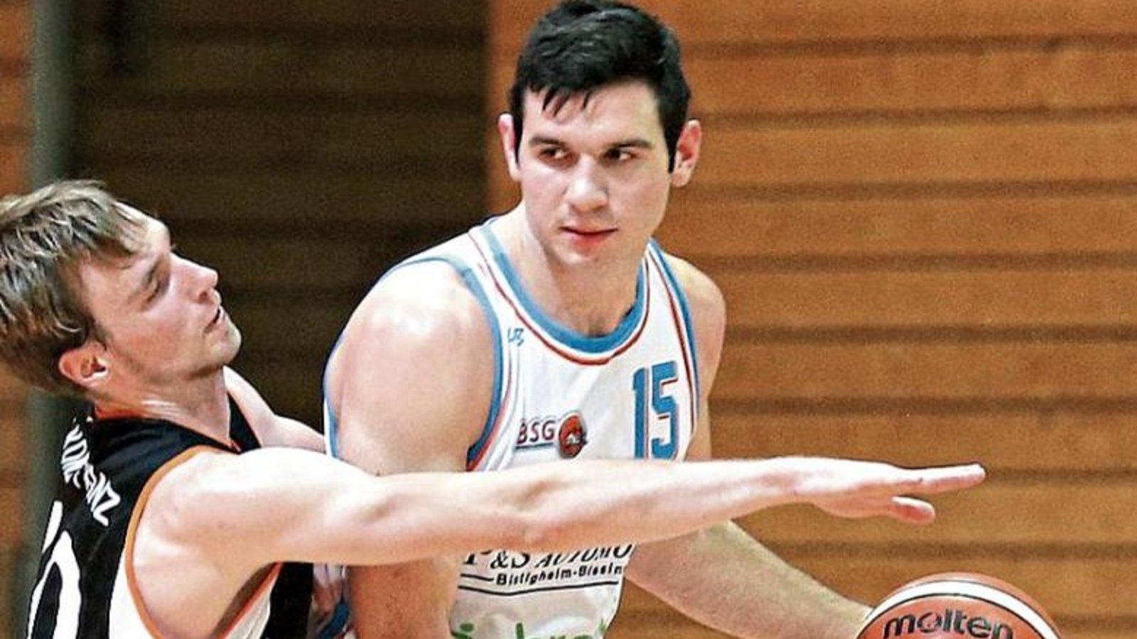 Lennard Schurr (rechts) ist Topscorer der BSG Vaihingen/Sachsenheim. Er hat 125 Punkte aus zehn Spielen zur Bilanz des Tabellenletzten beigetragen. Foto: Küppers Lennard Schurr (rechts) ist Topscorer der BSG Vaihingen/Sachsenheim. Er hat 125 Punkte aus zehn Spielen zur Bilanz des Tabellenletzten beigetragen. Foto: Küppers