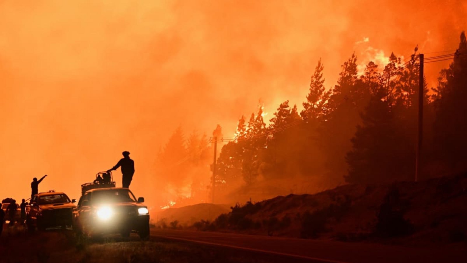 Waldbrände in Argentinien. Bei einem Einsatz zur Bekämpfung von Waldbränden ist ein Hubschrauber abgestürzt. Sieben Menschen starben (Archivfoto).Maxi Jonas/AP/dpa Waldbrände in Argentinien. Bei einem Einsatz zur Bekämpfung von Waldbränden ist ein Hubschrauber abgestürzt. Sieben Menschen starben (Archivfoto).Maxi Jonas/AP/dpa