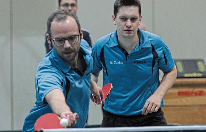 Michael Zucker (rechts) vom TSV Kleinglattbach steht gerne mit seinem Mannschaftskameraden Philipp Gutjahr als Doppel an der Platte. Foto: Nachreiner