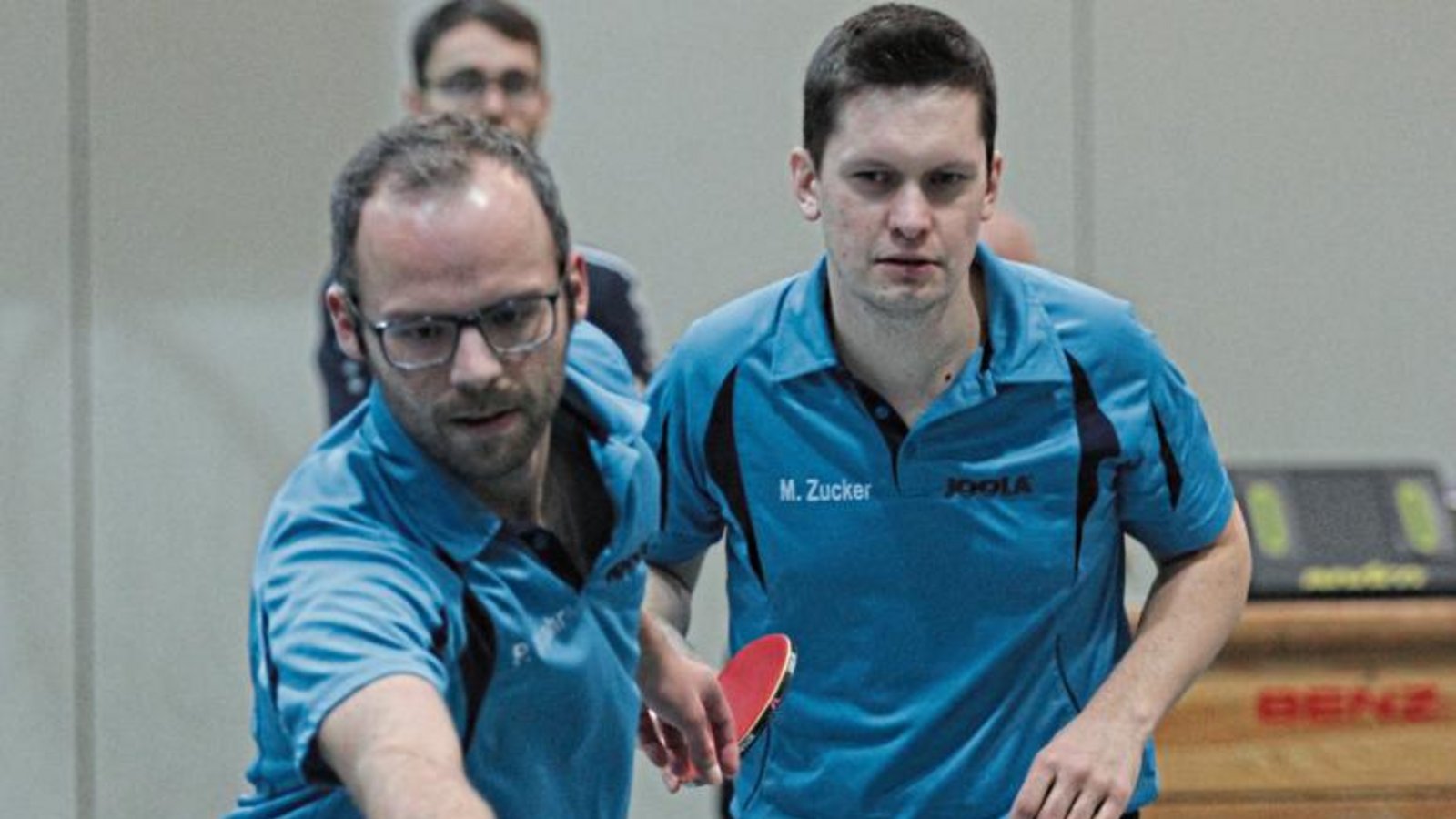 Michael Zucker (rechts) vom TSV Kleinglattbach steht gerne mit seinem Mannschaftskameraden Philipp Gutjahr als Doppel an der Platte. Foto: Nachreiner