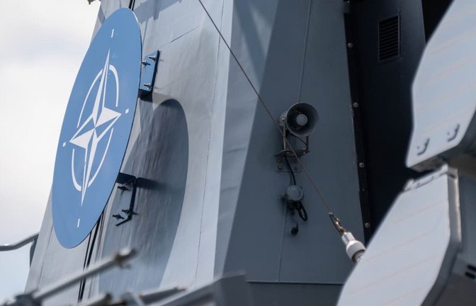 Ermittlungsbehörden in mehreren Ländern ermitteln wegen des Verdachts der Bestechung und des Rechnungsbetrugs bei Dienstleistungen für Nato‑Militärschiffe (Symbolfoto).<span class='image-autor'>Stefan Sauer/dpa</span>